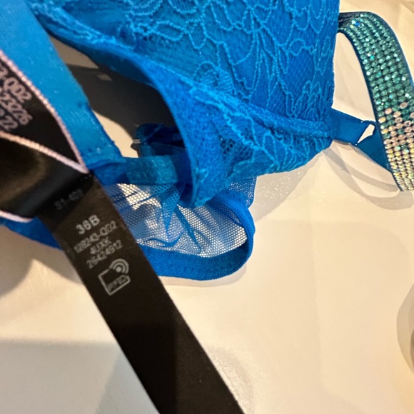 Victoria's Secret BOMBSHELL plunge, rhinestone shine straps, Pushup Bra NWOT - Picture 5 of 7